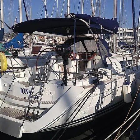 Iona Botel