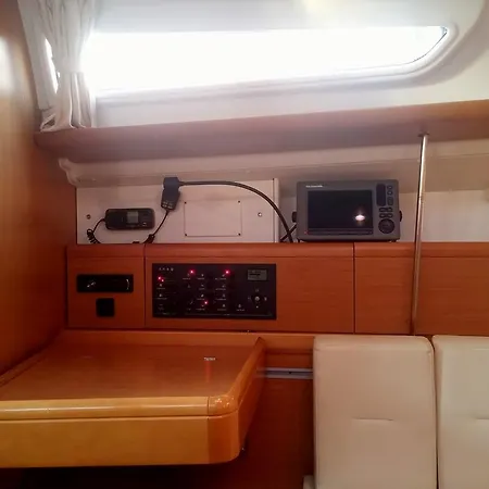 Iona Botel