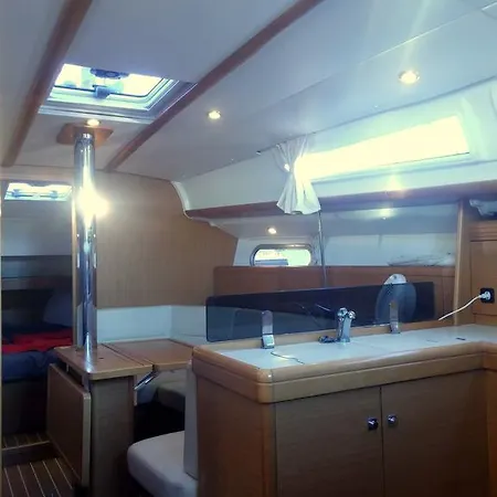Botel Iona *
