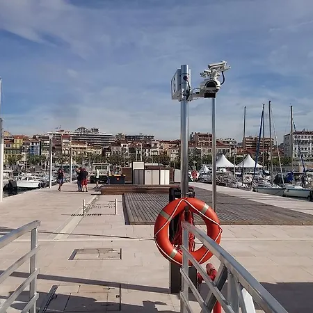 Botel Iona Cannes